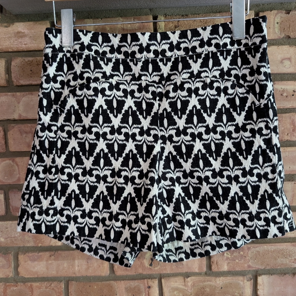 Cartonnier Anthropologie Black and Cream Patterned Shorts, Size 6